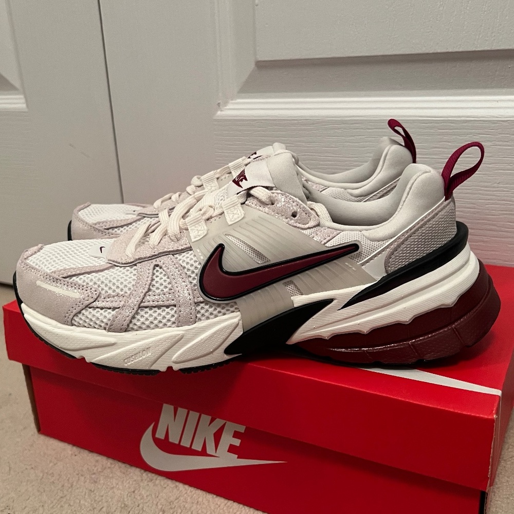 Nike V2K Run SE ‘White Team Red’ - Size US 8